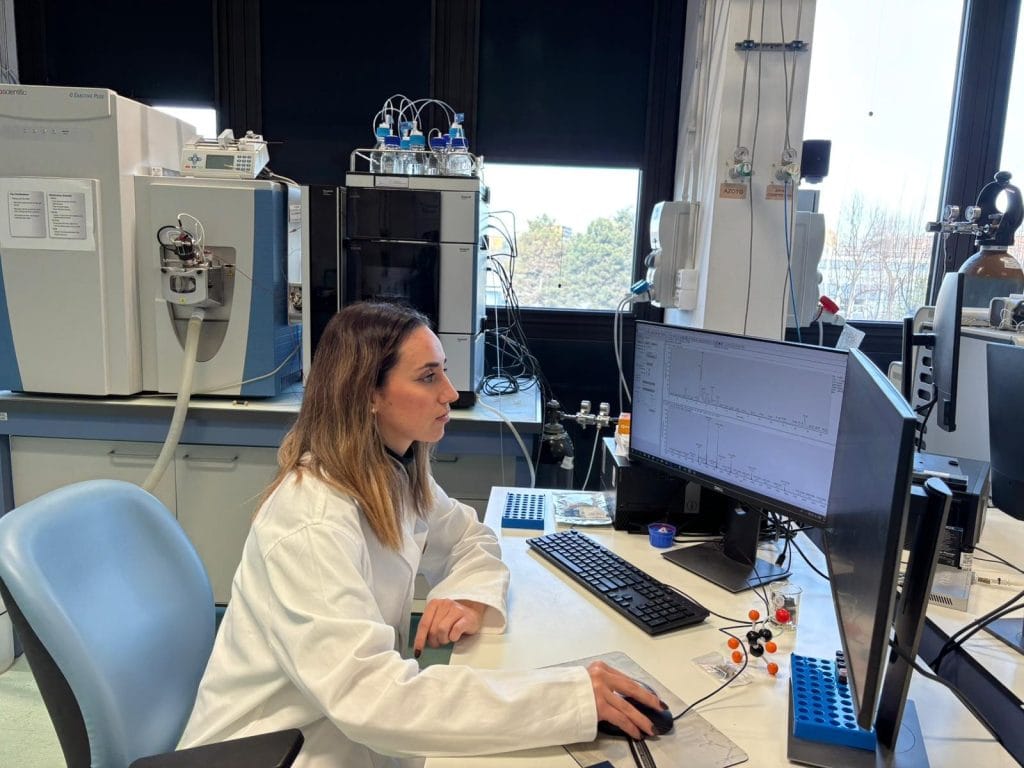 Dr. Beatrice Aiuto, postdoctoral researcher at ISPA CNR, conducting high-resolution LC–MS/MS–based protein analysis.